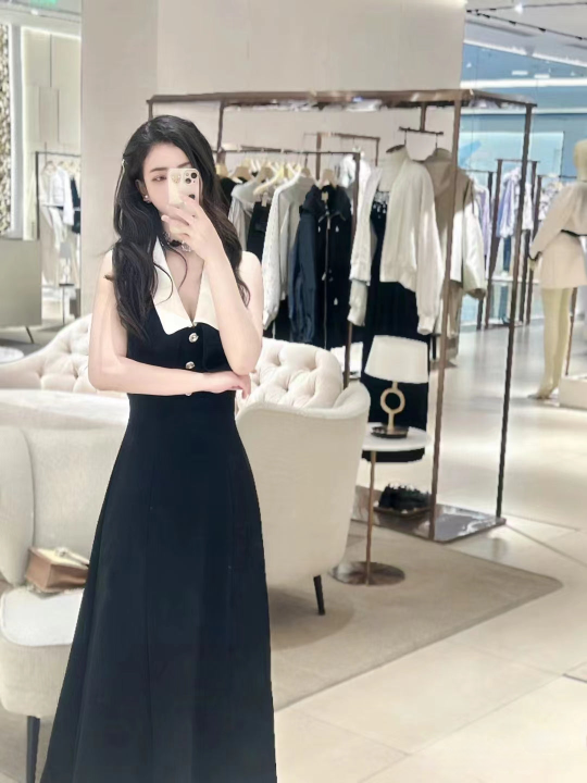 Black lapel slim waist dress Black lapel slim waist dress